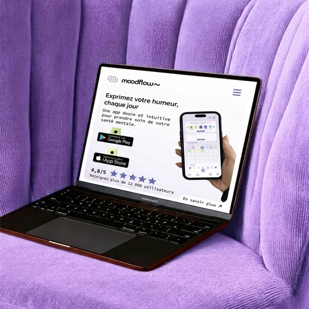 landing page de moodflow dans un ecran d'ordinateur sur un fauteuil violet