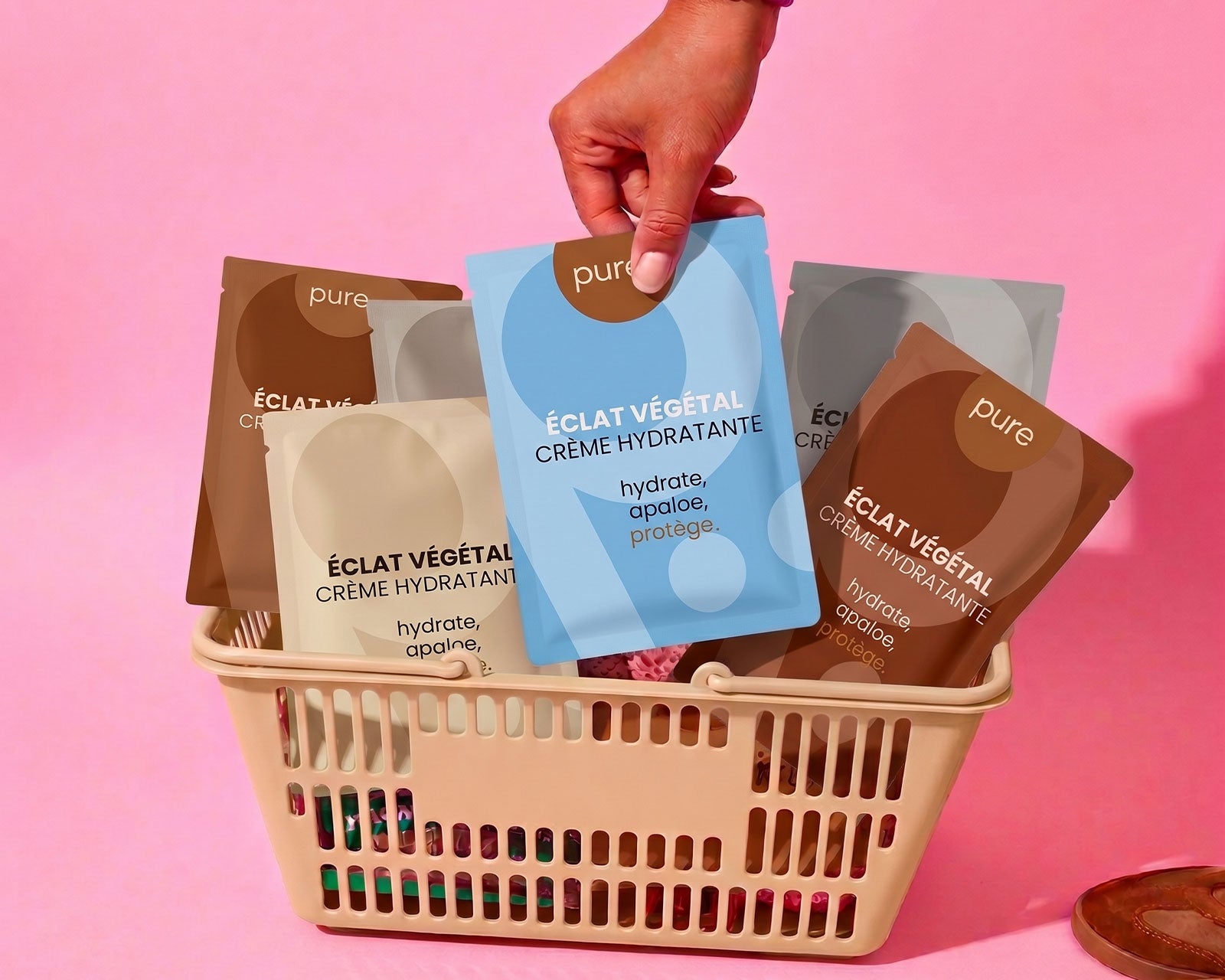 packaging souple de crème Pureïs dans un panier