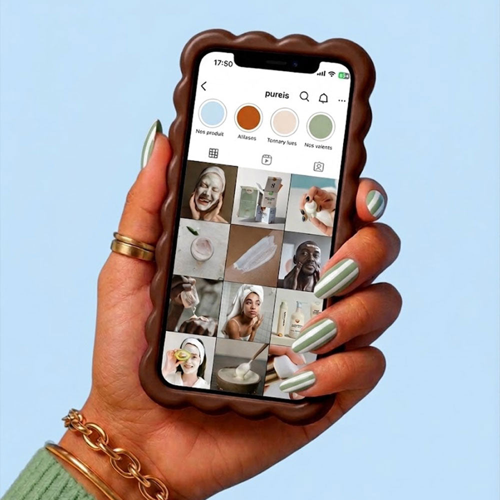 Grille Instagram de Pureïs affichée sur un téléphone